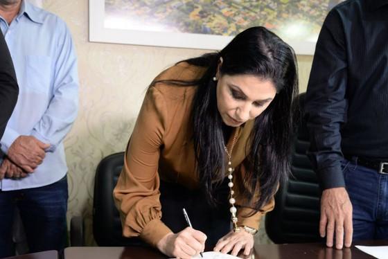 Vereadora Anice Gazzaoui reassume cadeira na Câmara de Foz do Iguaçu