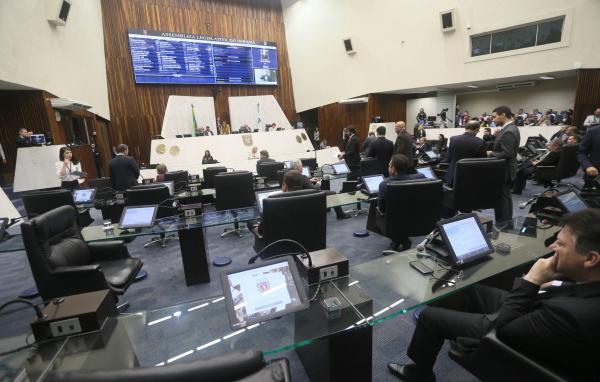 Votação de reajuste esquenta pauta pré-recesso da Assembleia