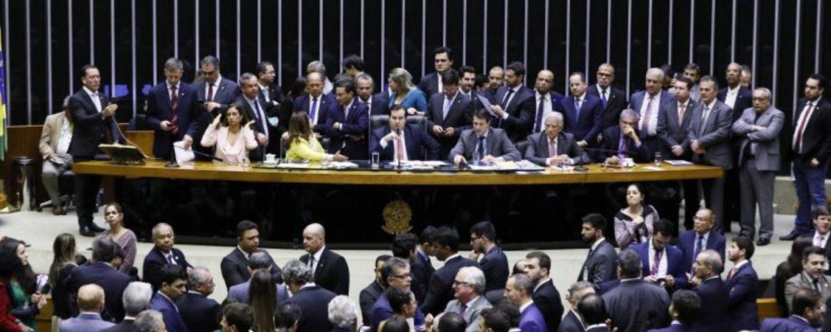 Plenário pode votar reforma da Previdência em 2º turno na terça