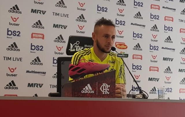 Rafinha faz alerta contra euforia no Flamengo: 
