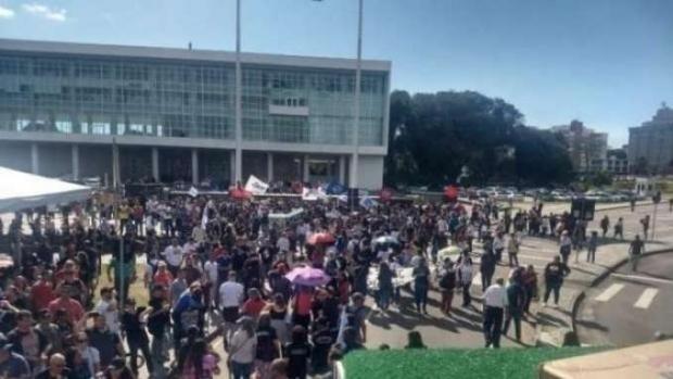 Ratinho Jr apresenta a deputados extinção da licença-prêmio