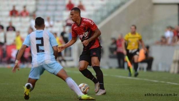Athletico goleia o Londrina na abertura da terceira rodada do Paraense