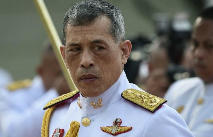 Rei da Tailândia se isola com 20 mulheres para fugir de coronavírus