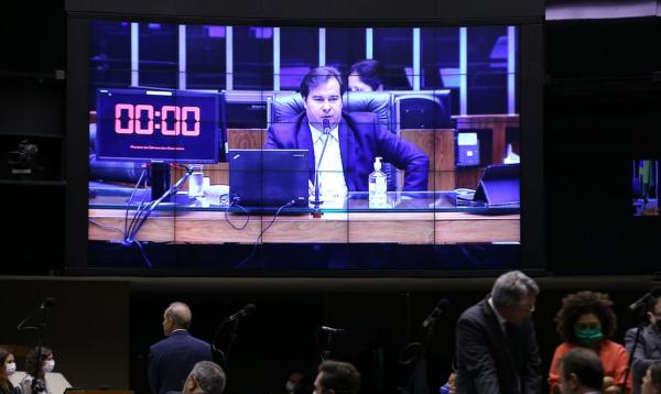 Câmara aprova texto-base da PEC do 'orçamento de guerra'