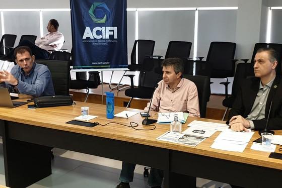 Comércio de Foz do Iguaçu deve reabrir gradualmente a partir do dia 13 de abril