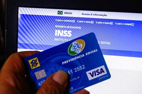 INSS libera pagamento de benefício em conta para evitar ida ao banco