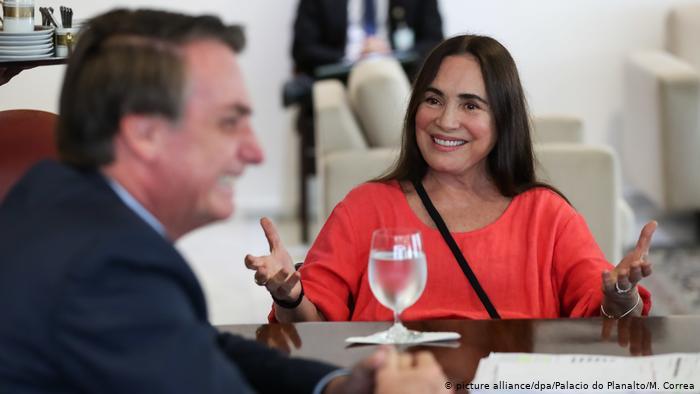 Regina Duarte deixa comando da secretaria de Cultura do governo Bolsonaro