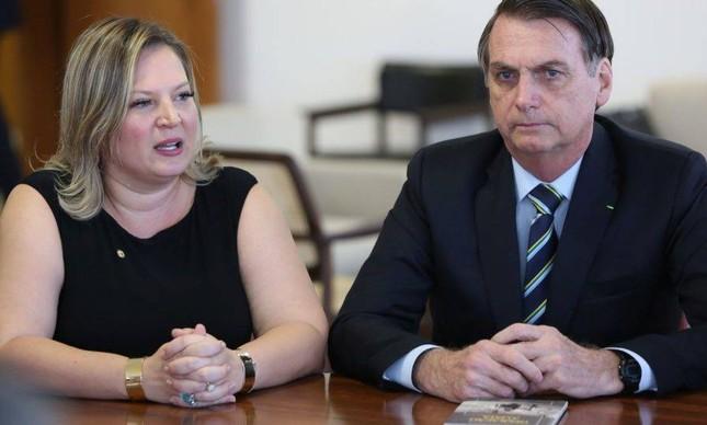 Bolsonaro pede busca e apreensão contra Joice Hasselmann e recomenda canal apontado como divulgador de fake news