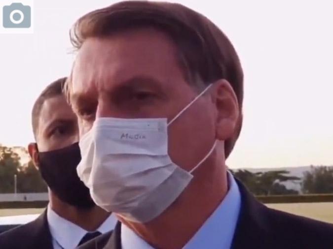 VEJA! Mulher de Santa Helena diz à Bolsonaro que tem a cura para o Coronavirus