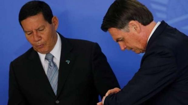 TSE adia julgamento de ações contra chapa Bolsonaro-Mourão