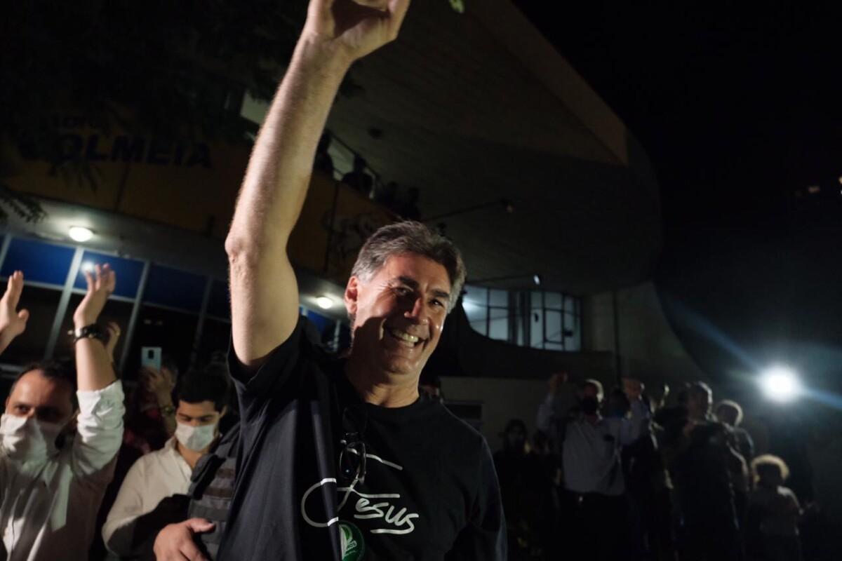 Leonaldo Paranhos é reeleito prefeito de Cascavel em primeiro turno. Confira coletiva à imprensa