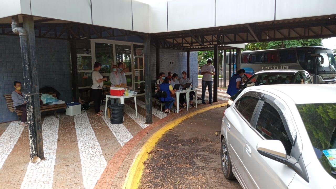 Idosos com 66 anos ou mais estão sendo vacinados em Santa Helena