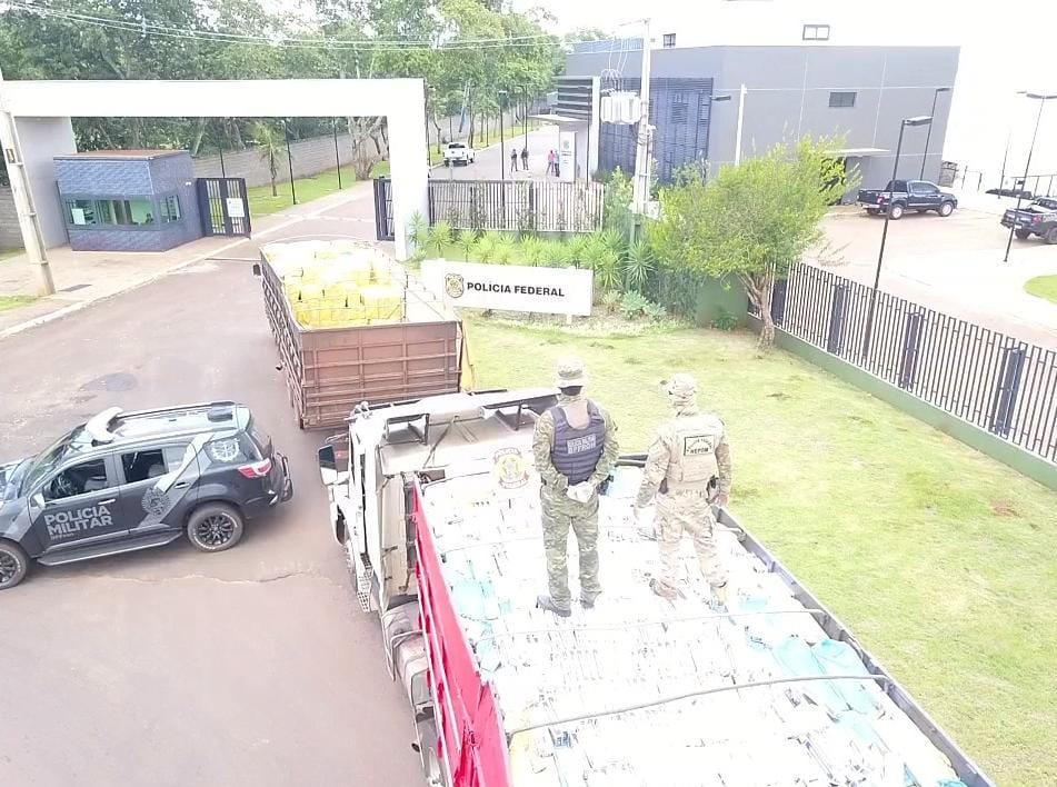 PF e BPFRON estouram depósito milionário de contrabando na região