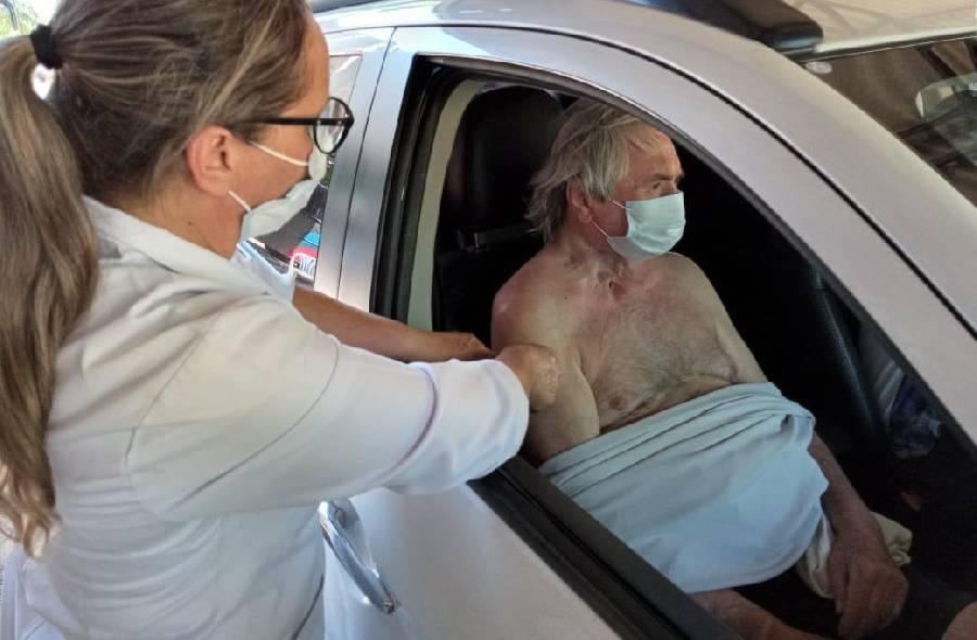 100% dos idosos de Santa Helena que buscaram pela vacina contra o corornavirus já foram vacinados
