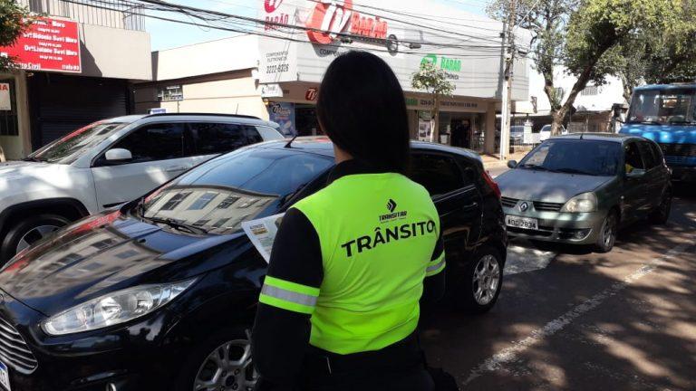 Após mudança em semáforo da Rua Erechim, Transitar realiza ação orientava em Cascavel
