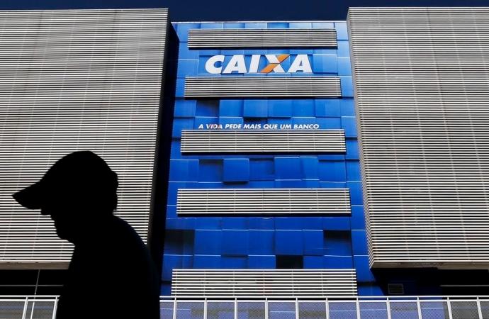 Beneficiários do Bolsa Família começam a receber auxílio emergencial