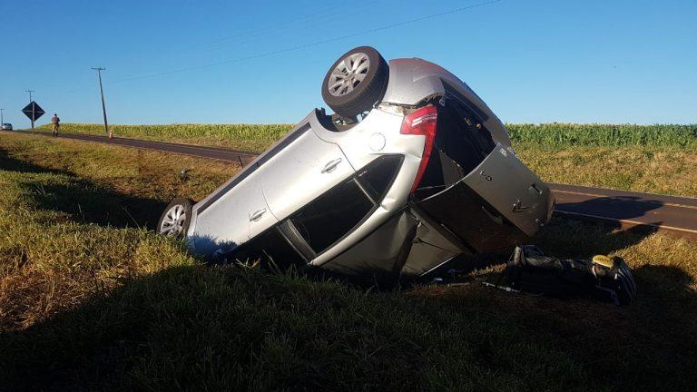 Homem de 42 anos é socorrido após capotar carro na rodovia PR-180