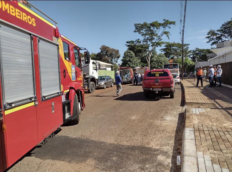 Prédio em obra desaba e deixa pelo menos 2 mortos e 3 feridos em Foz