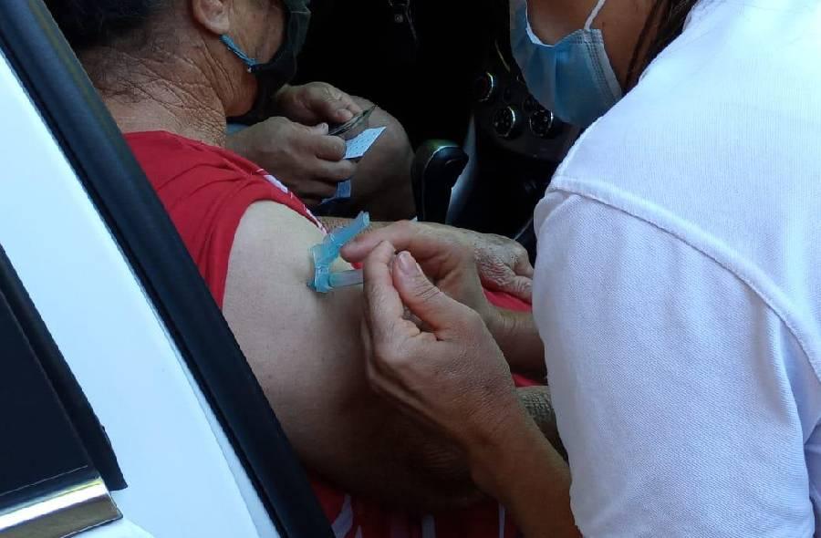 Santa Helena segue vacinando idosos contra o coronavírus. Amanhã será a vez de quem tem 75 anos receber a segunda dose