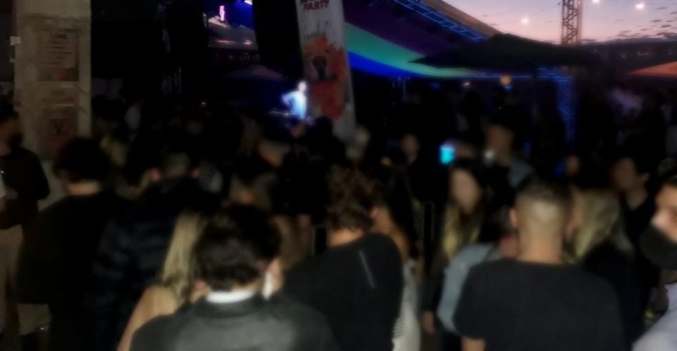 Covid-19: Festa com cerca de 500 pessoas é encerrada em chácara, em Cascavel
