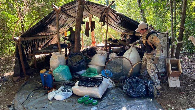 Paraguai põe abaixo seis acampamentos de traficantes e incinera sete toneladas de maconha na fronteira