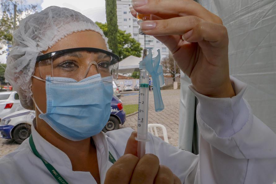 Paraná começará a vacinar população geral de 18 a 59 anos contra Covid-19