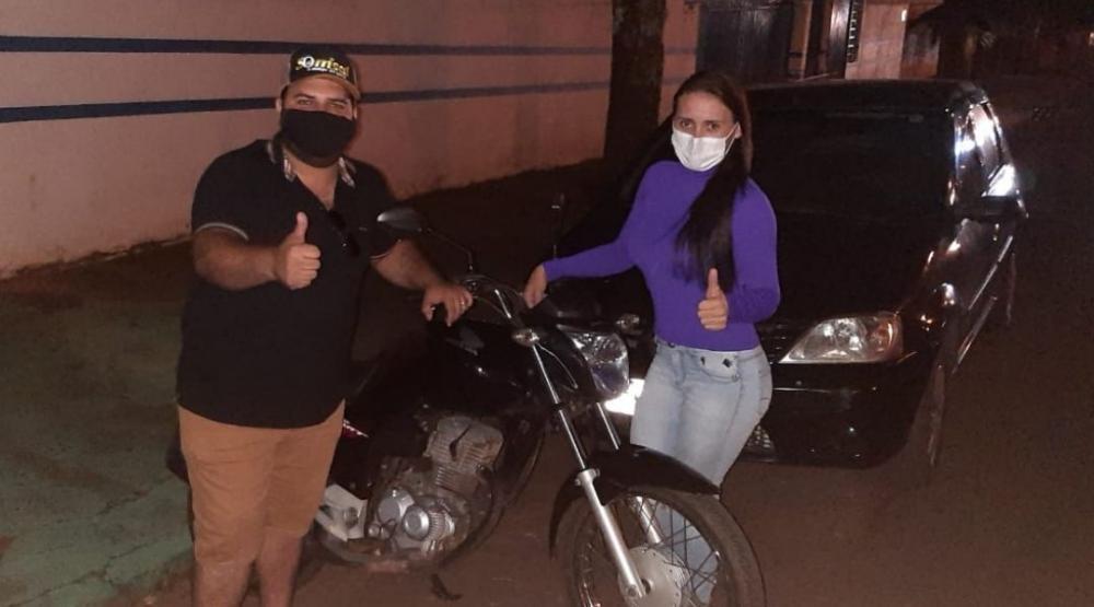 Vereador intervém e convence suposto ladrão a devolver moto para enfermeira