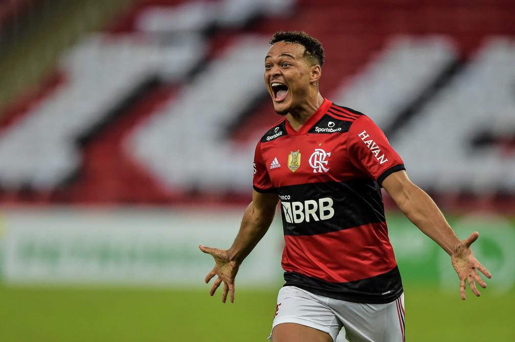 Atlético de Madrid mostra interesse por Rodrigo Muniz, atacante do Flamengo