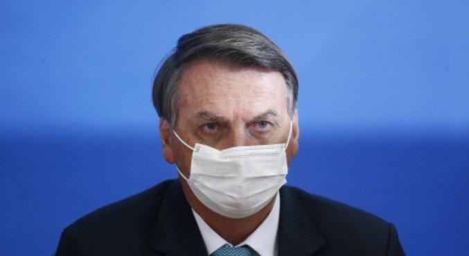 Bolsonaro diz que decisão sobre máscaras é de governadores e prefeitos