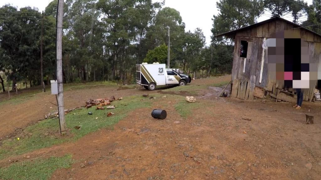 Cinco pessoas invadem residência e matam homem de 24 anos, supostamente por vingança