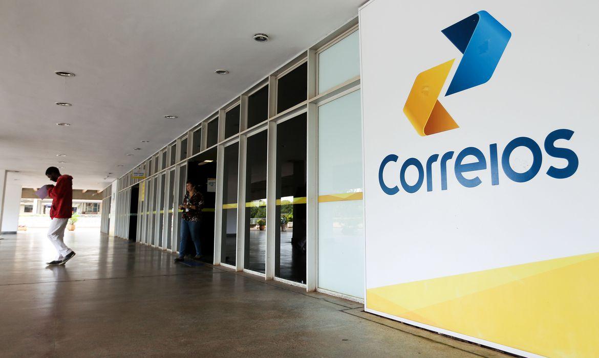 Correios começam a transportar cargas pelo mar