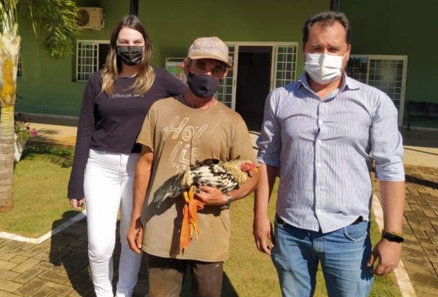 Galo apreendido por perturbação do sossego é devolvido ao dono