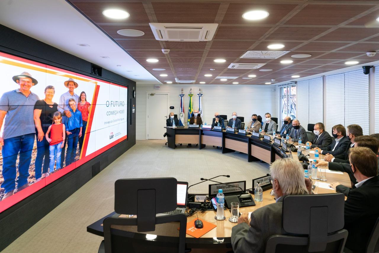 Investimentos da Itaipu em infraestrutura vão melhorar o escoamento da produção agropecuária no Oeste Paranaense