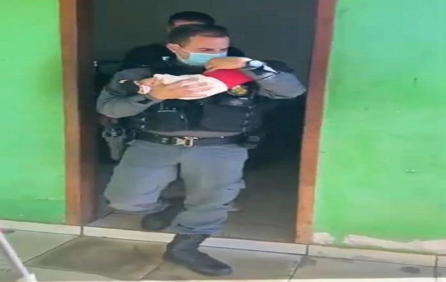 Mãe que penhorou bebê em boca de fumo tinha dívida de R$ 200 com traficantes, diz polícia