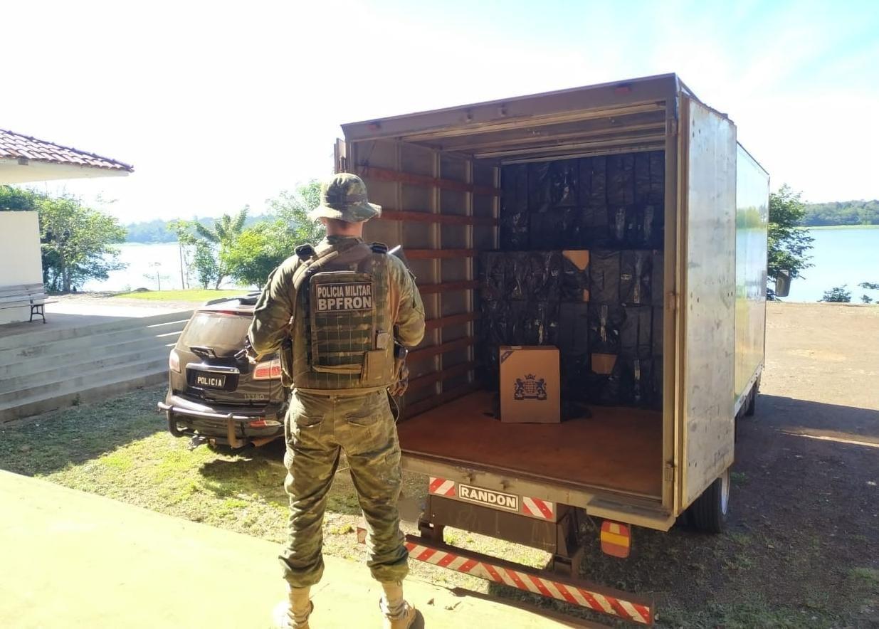 PF e COBRA/BPFRON apreendem caminhão com cigarros contrabandeados em Marechal Rondon