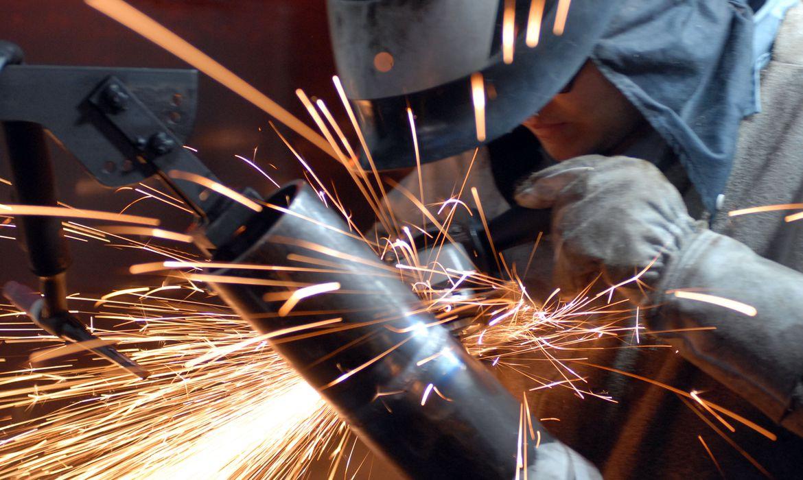 Após três meses de queda, produção industrial cresce 1,4% em maio
