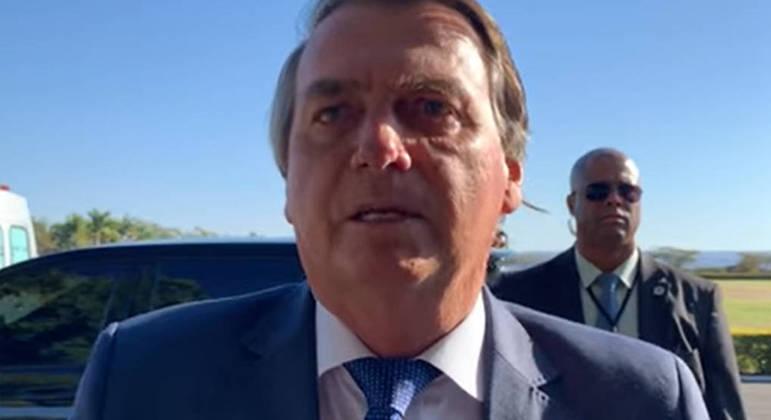 Bolsonaro cogita não participar de eleição sem voto auditável