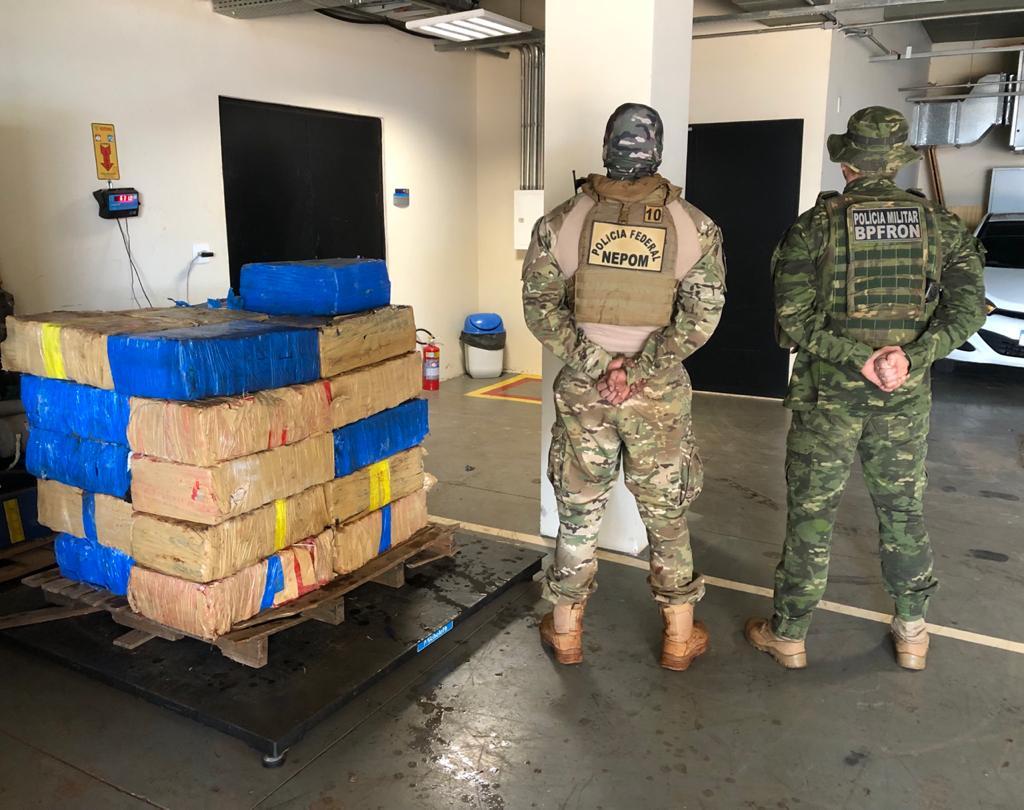 BPFRON e PF apreende 620kg de maconha em Pato Bragado