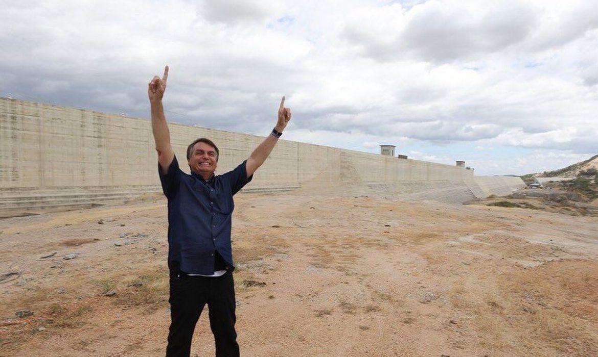 Impactada por denúncias, pesquisa mostra queda na avaliação de Bolsonaro