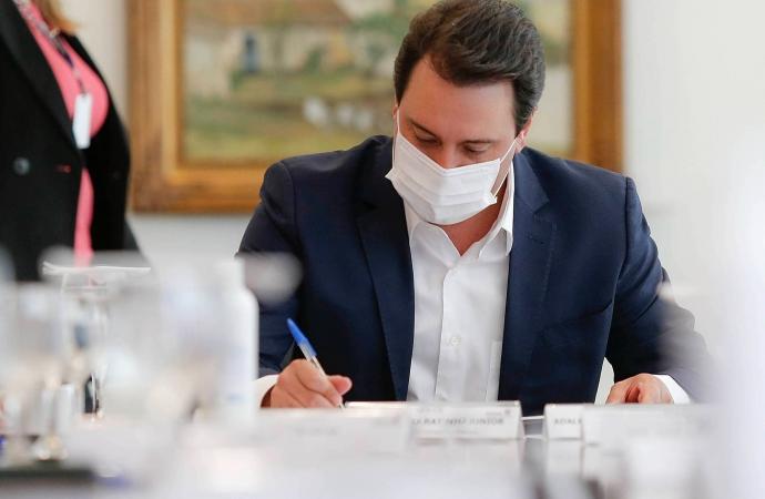 Novo decreto do governo do Paraná muda as regras aos domingos e flexibiliza toque de recolher