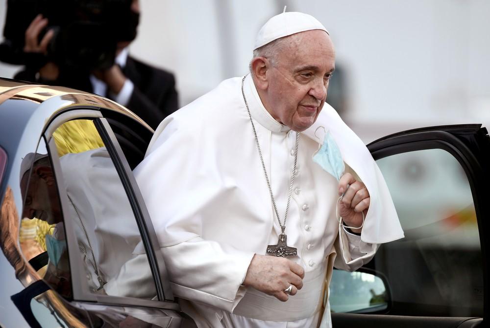 Papa Francisco é internado para cirurgia no intestino, diz Vaticano