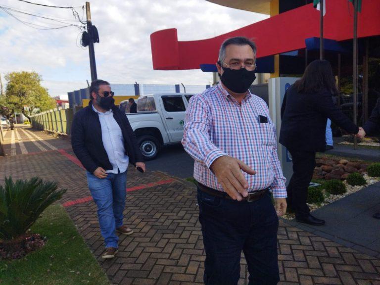Secretário Estadual de Saúde, Beto Preto, chega à sede da AMOP para participar de evento