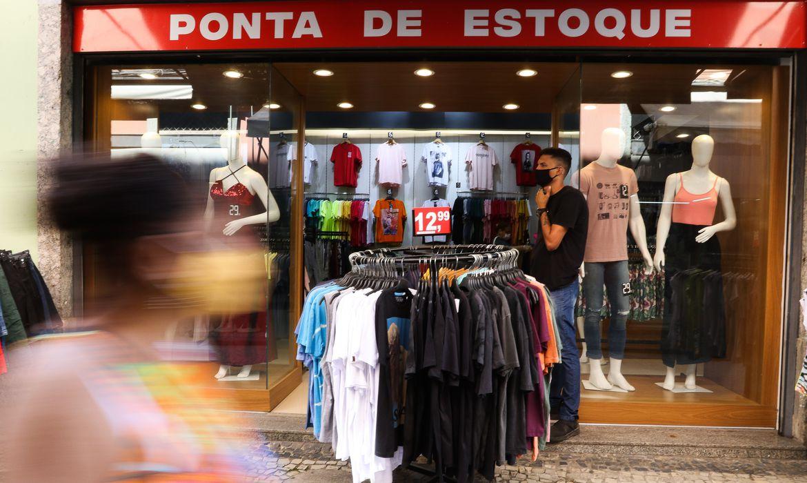 FGV: inflação pelo IPC-S acumula alta de 8,76% em 12 meses
