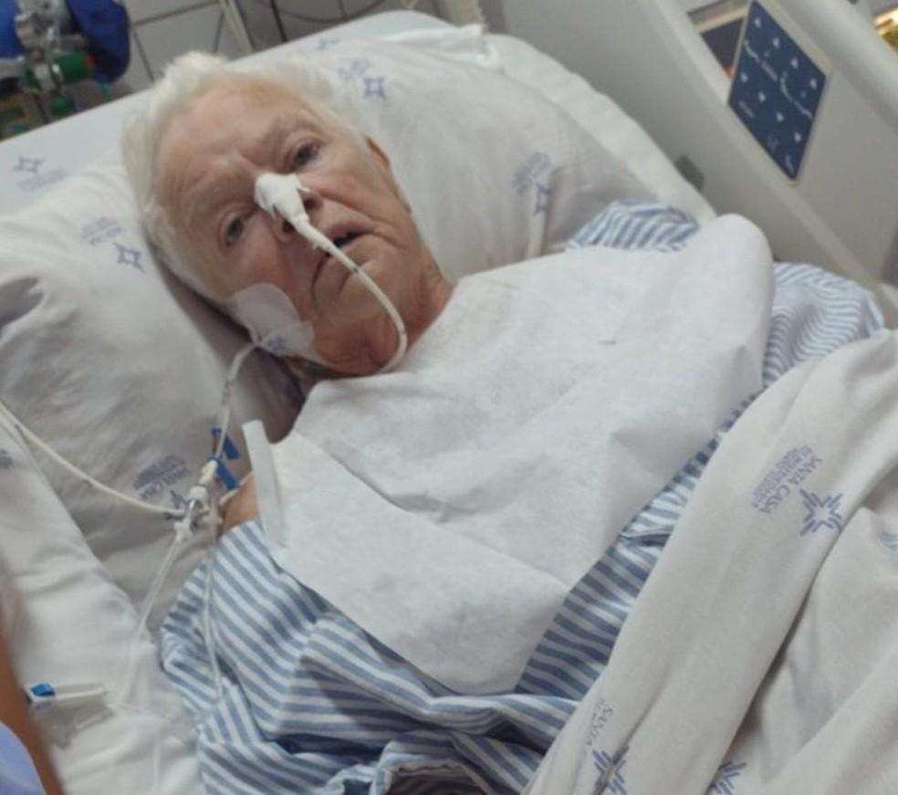 Funerária percebe que idosa estava viva ao retirar corpo para velório