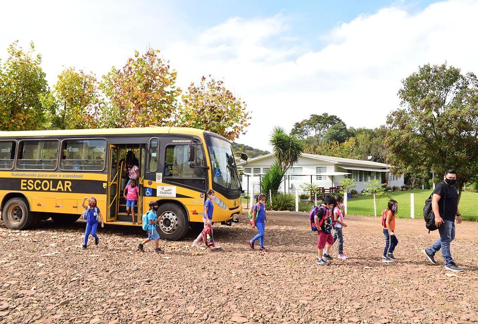 Governo Bolsonaro quer barrar reajuste de 33% no piso de professores