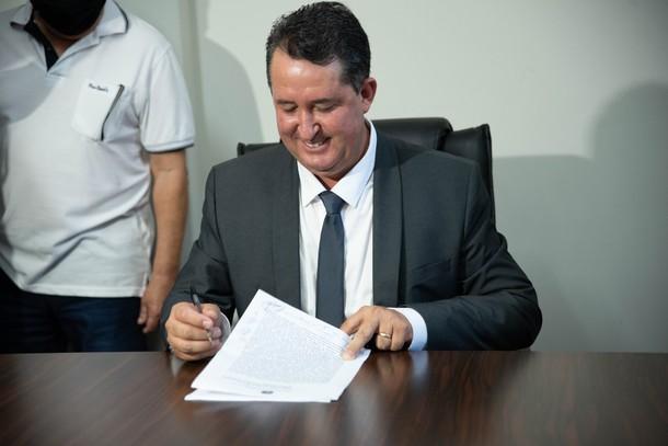 Hermes Pimentel toma posse como novo prefeito de Umuarama