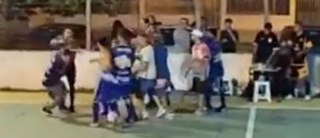 MAS BAH! Árbitro saca arma após discussão com atleta em partida amadora de futsal no RS