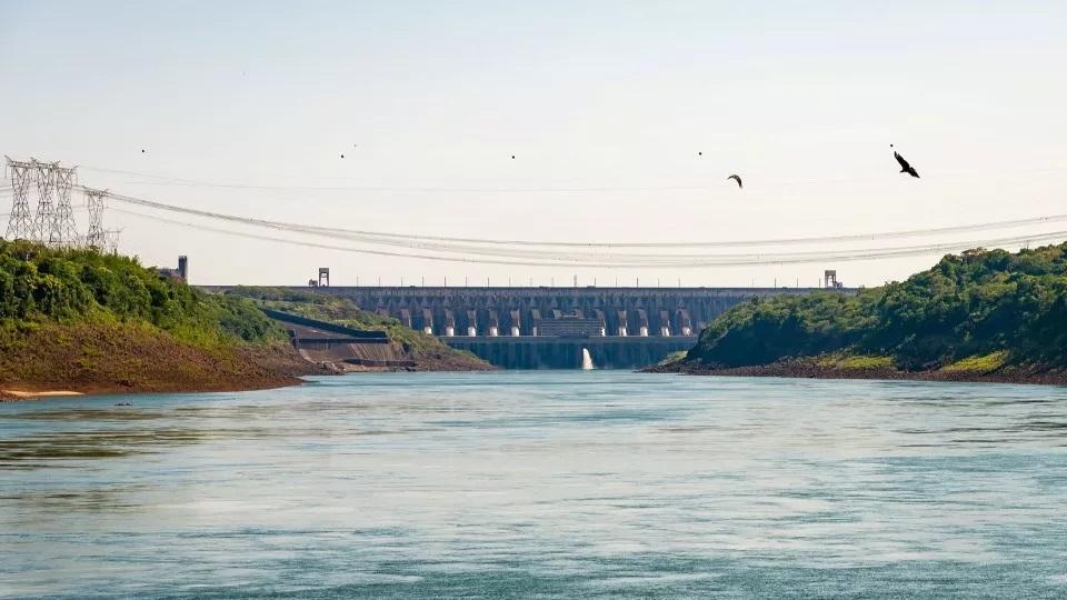 Mesmo em ano de seca, energia gerada por Itaipu é suficiente para suprir 36 milhões de casas