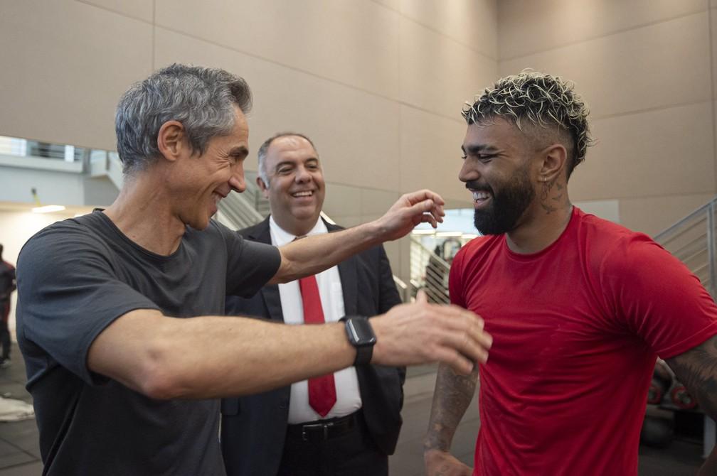 Novo técnico do Flamengo, Paulo Sousa conhece as instalações do Ninho e é recebido por Gabigol