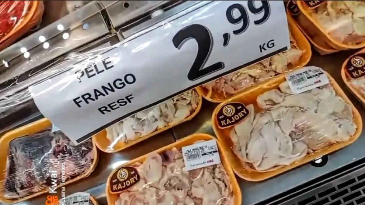 Pele de frango vira opção barata em supermercado